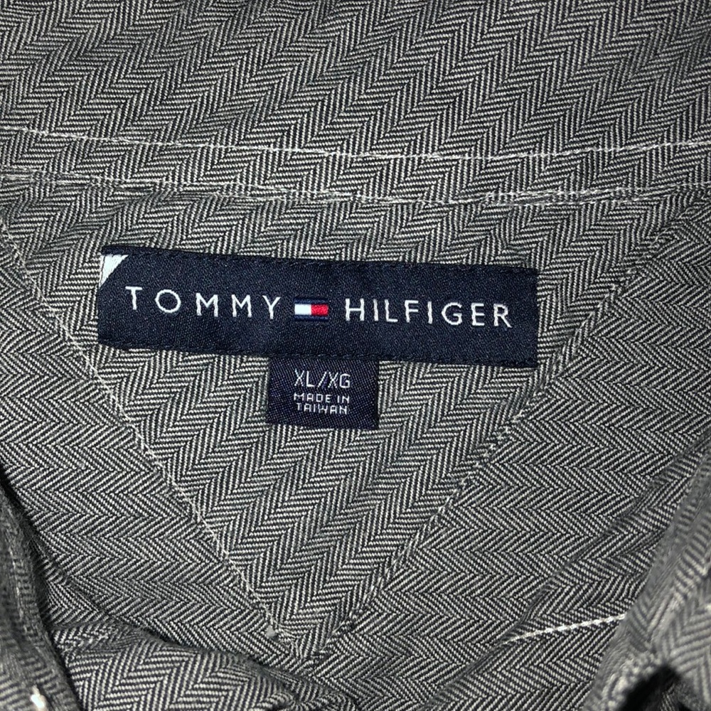 Men’s Tommy Hilfiger casual button down flannel - Picture 2 of 3